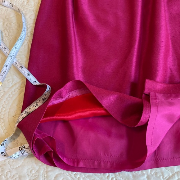 Susan Ives Pencil Skirt fully lined,  w/side slit - Picture 7 of 10